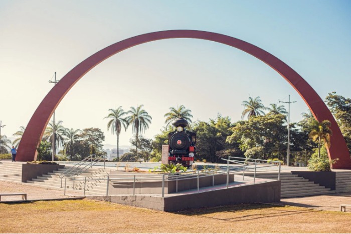 Maria Fumaça da praça do Areão é entregue restaurada